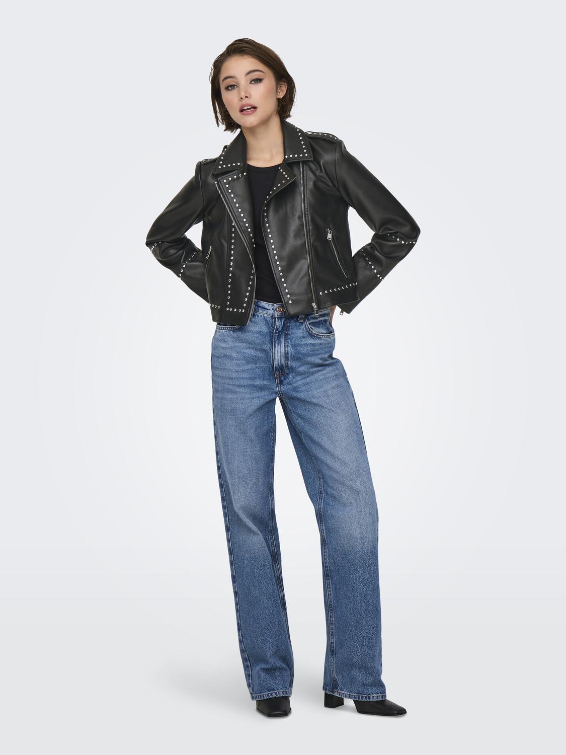 model_shot-front_full